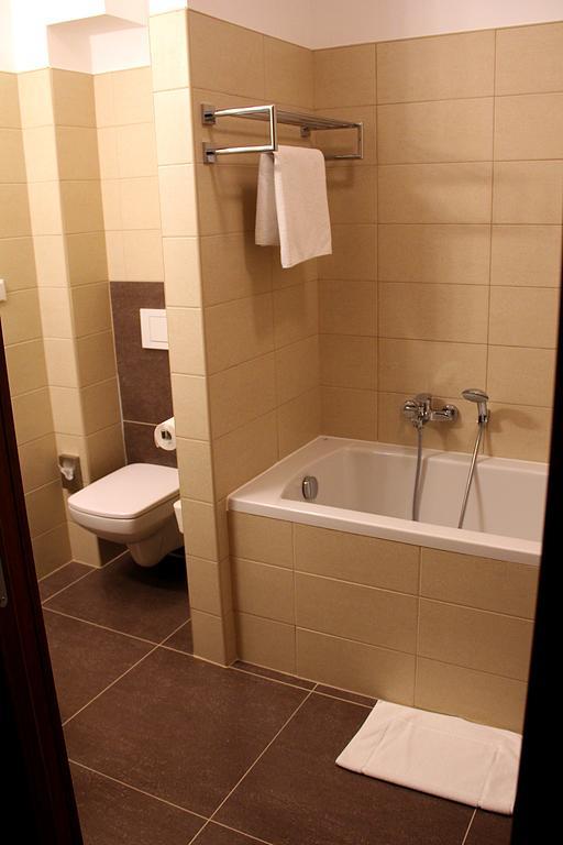 Hotel Iberia Opava Esterno foto