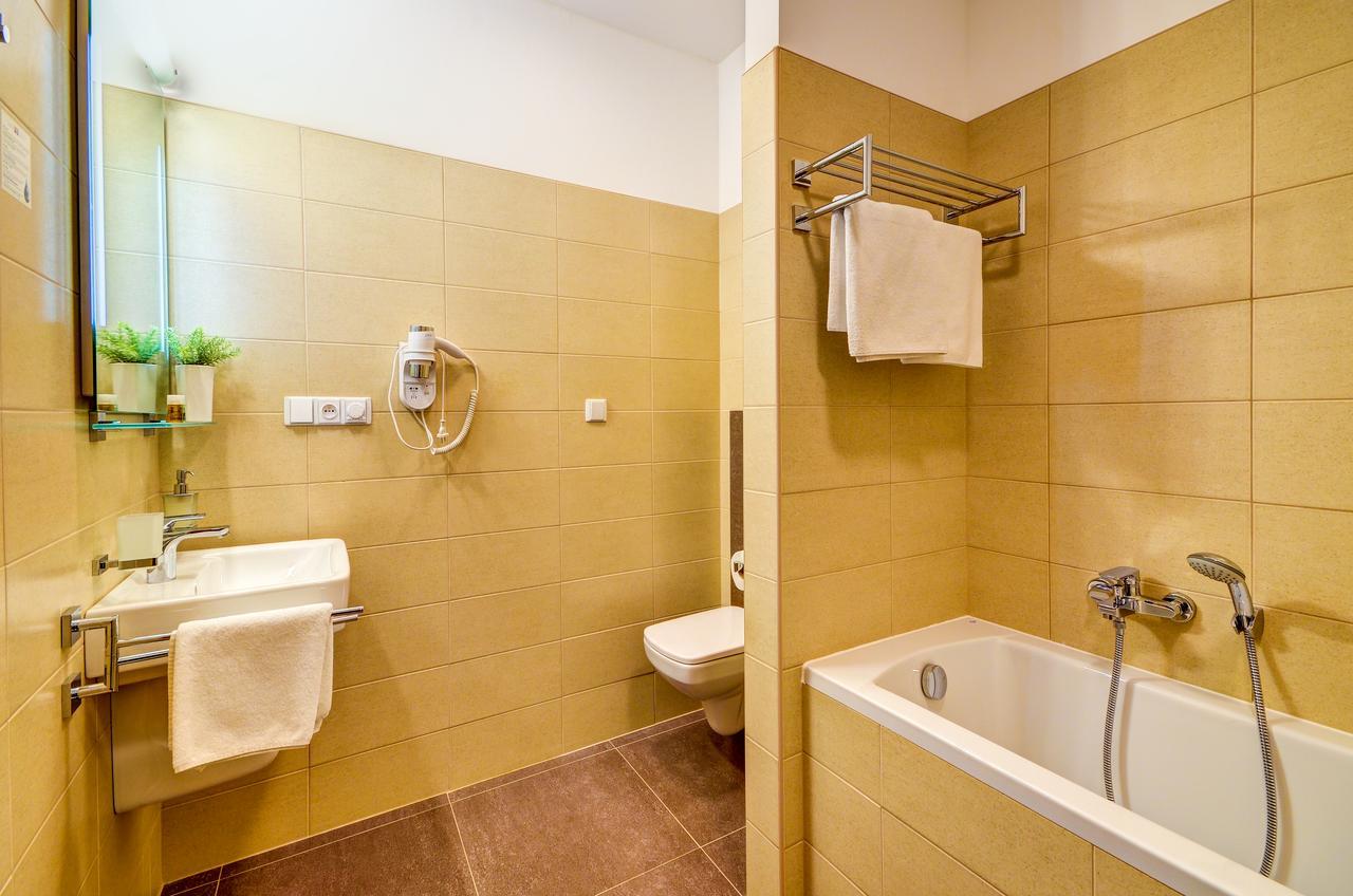 Hotel Iberia Opava Esterno foto